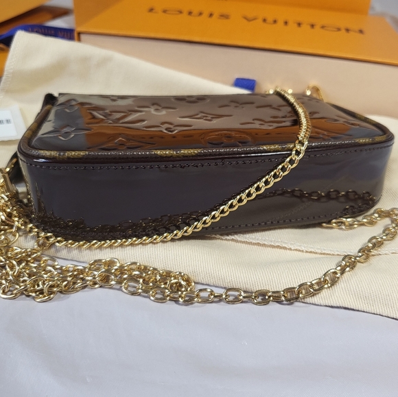 Sold- Brand new authentic Louis Vuitton Mini Pochette Vernis - Picture 7 of 16